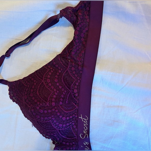 Victorias Secret Push Up Bra (32C) - Picture 2 of 10